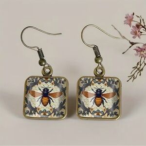 Vintage-Inspired Bee Square Dangle‎ Earrings in Blue and Gold